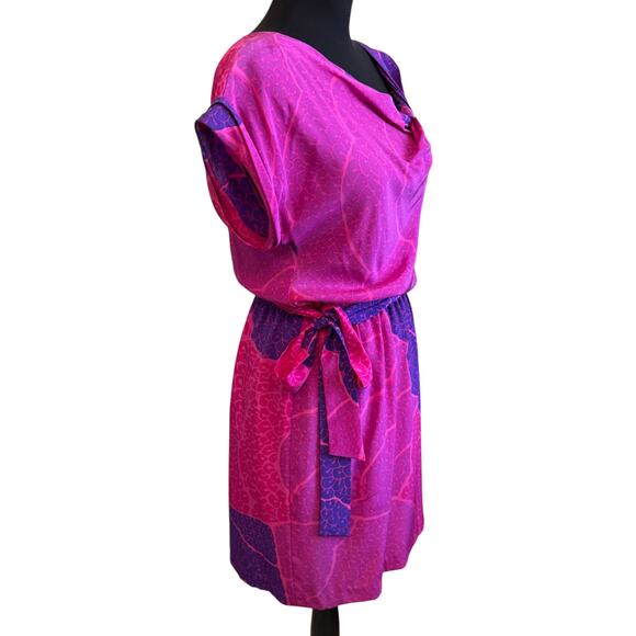 NEW TRINA TURK 100% Silk Asymmetrical Neckline Dress With Tie Belt Size 4 - Picture 2 of 5